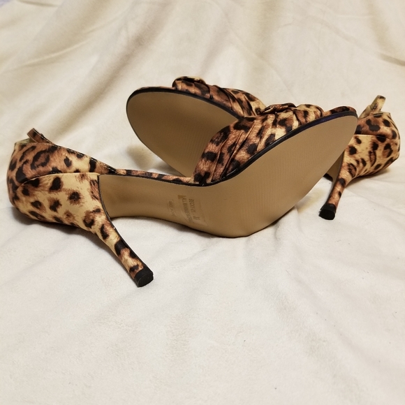 Shoes - Picture 4 of 5